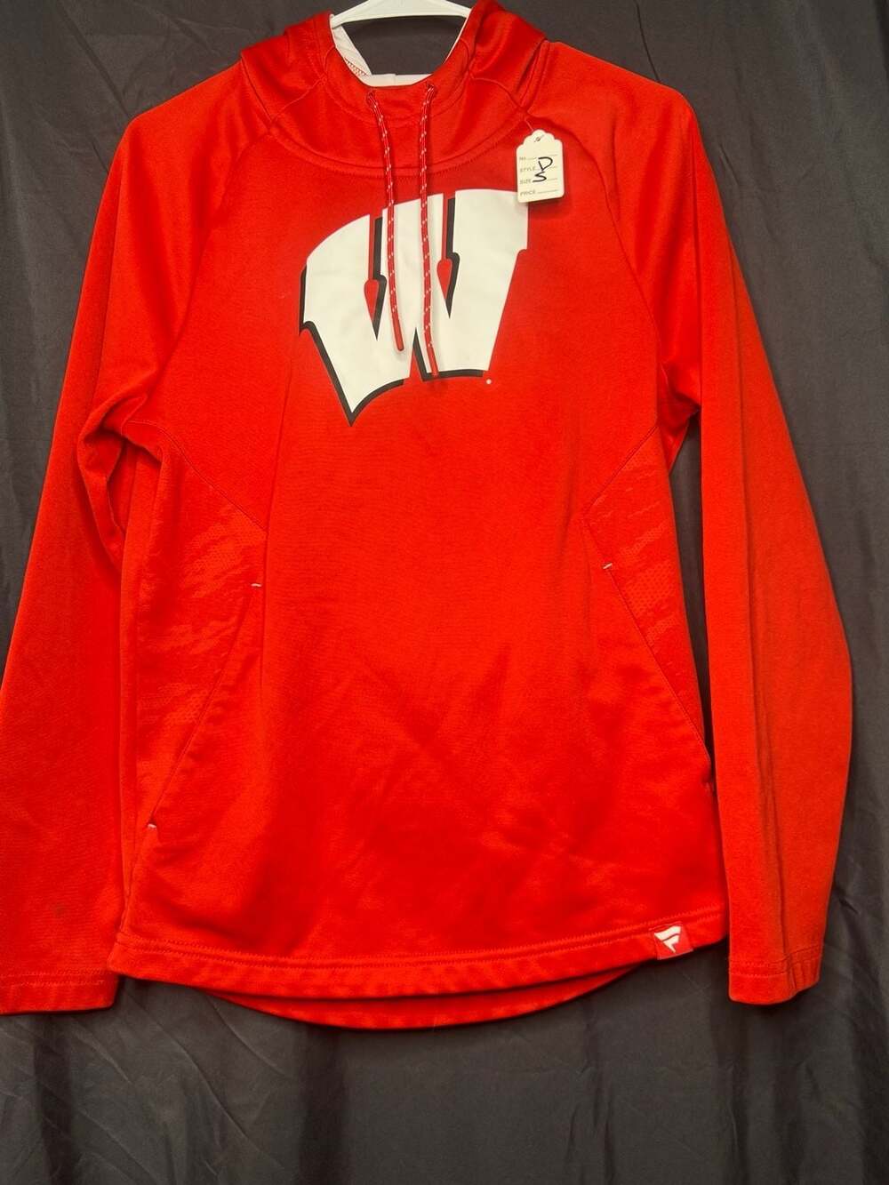 Fanatics Men's Wisconsin Badgers Primary Logo Pullover Hoodie Red